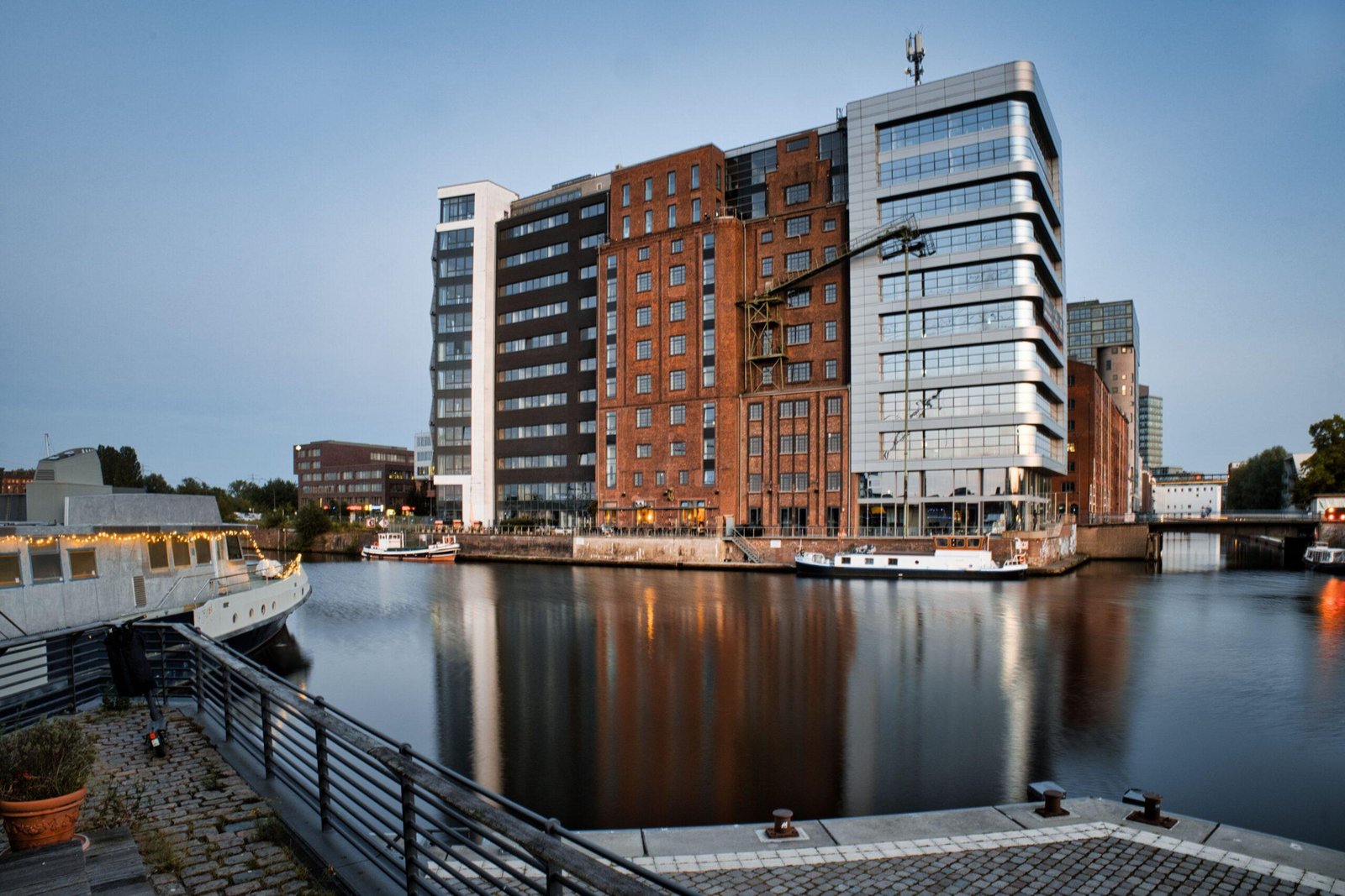 Hafen Münster Backstein und Wasser